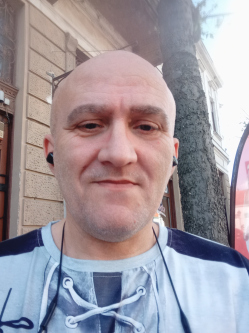 L�szl�, 53 �ves t�rskeres� f�rfi, Esztergom