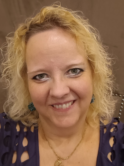 Judit, 58 �ves t�rskeres� n�, Cegl�dbercel
