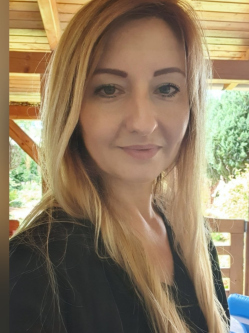 MIMI, 47 �ves t�rskeres� n�, Bokod