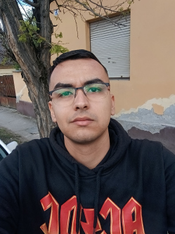 Zsolti, 20 �ves t�rskeres� f�rfi, P�cs