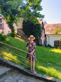 Em�ke, 70 �ves t�rskeres� n�, Szentendre