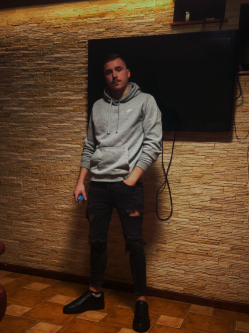 Laszlo, 20 �ves t�rskeres� f�rfi, S�rkeszi