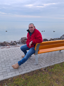 Jani, 63 �ves t�rskeres� f�rfi, Nyitra