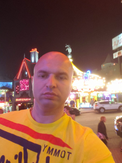 David, 41 �ves t�rskeres� f�rfi, K�r�m
