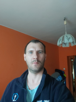 P�ter, 46 �ves t�rskeres� f�rfi, Zirc