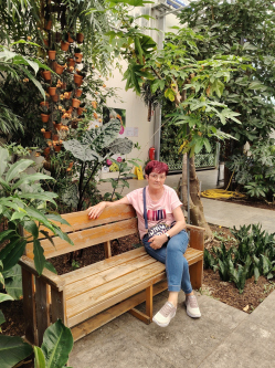 Panni, 67 �ves t�rskeres� n�, Domb�v�r