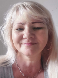 Erika, 52 �ves t�rskeres� n�, Tiszaszentm�rton