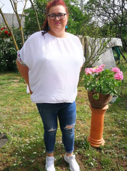 �gnes, 56 �ves t�rskeres� n�, Vaja