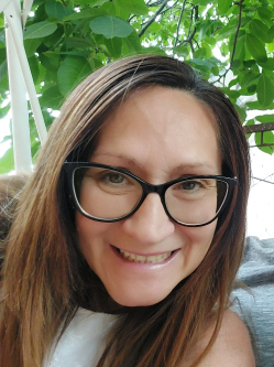 Andi, 54 �ves t�rskeres� n�, Velence