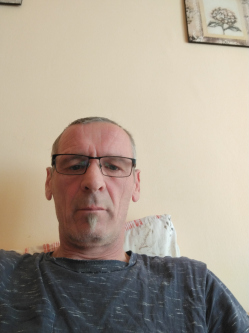Ferenc, 51 �ves t�rskeres� f�rfi, Udvari