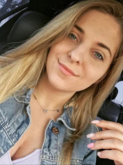 T�mea, 24 �ves t�rskeres� n�, Debrecen
