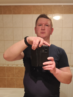 Norbert, 34 �ves t�rskeres� f�rfi, Kov�csv�g�s