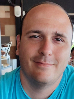 Ricsi, 40 �ves t�rskeres� f�rfi, P�pa