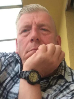 Emil, 58 �ves t�rskeres� f�rfi, Sz�kesfeh�rv�r