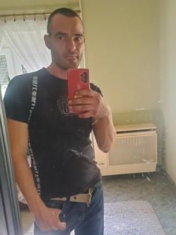 Janos, 38 �ves t�rskeres� f�rfi, �ri