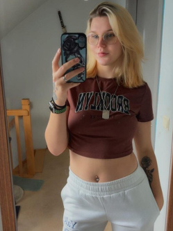 Nikolett, 24 �ves t�rskeres� n�, B�k�scsaba