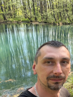 Attila, 43 �ves t�rskeres� f�rfi, P�pa