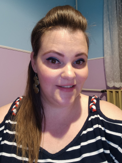 Enik�, 36 �ves t�rskeres� n�, Mez�k�vesd