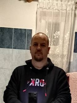 P�ter, 44 �ves nagyhegyesi t�rskeres� f�rfi