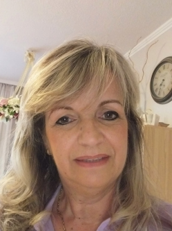 Katalin, 57 �ves t�rskeres� n�, Egyh�zasr�d�c