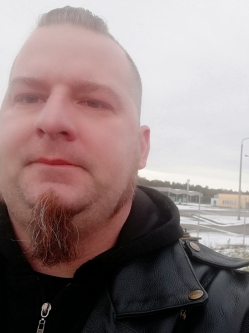 Gerg�, 43 �ves t�rskeres� f�rfi, Tiszal�k