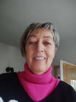 Kata, 69 �ves t�rskeres� n�, Martf�