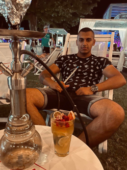 J�cint, 22 �ves t�rskeres� f�rfi, Szigetv�r