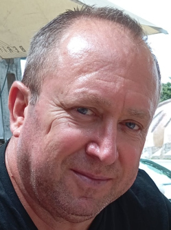 Attila, 60 �ves t�rskeres� f�rfi, �ll�