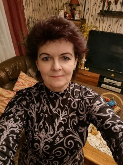 Ilona, 62 �ves t�rskeres� n�, Devecser