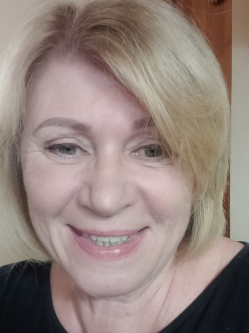 Aniko, 65 �ves t�rskeres� n�, Ajka
