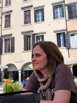Ildi, 50 �ves kisk�r�si t�rskeres� n�