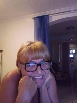 �vi, 23 �ves t�rskeres� f�rfi, Akaszt�