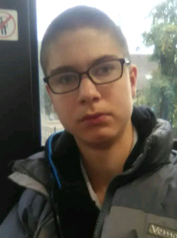 Ricsi, 22 �ves t�rskeres� f�rfi, V�c
