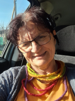 Val�ria, 61 �ves t�rskeres� n�, P�csv�rad