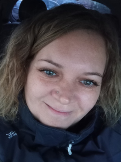 Nikoletta, 43 �ves t�rskeres� n�, P�pa