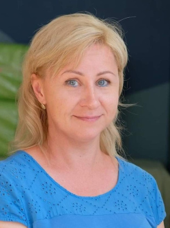 Heni, 47 �ves t�rskeres� n�, Kassa