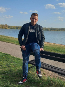 Edmond, 31 éves társkereső férfi, Környe