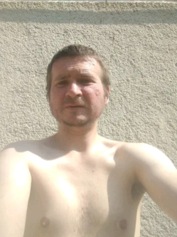 J�nos, 35 �ves csempeszkop�csi t�rskeres� f�rfi