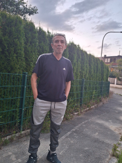 Laszlo, 54 �ves t�rskeres� f�rfi, V�rpalota