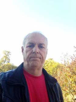 Mikl�s, 70 �ves paksi t�rskeres� f�rfi