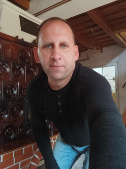 Bal�zs, 41 �ves k�rmendi t�rskeres� f�rfi