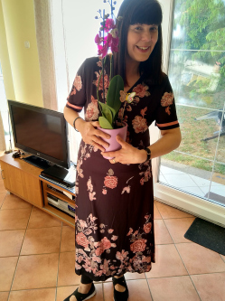 Moncsi, 56 �ves t�rskeres� n�, Budakeszi