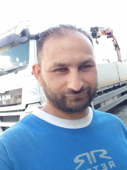 Tibi, 38 �ves t�rskeres� f�rfi, S�toralja�jhely