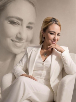 Barbi, 44 �ves t�rskeres� n�, Tata