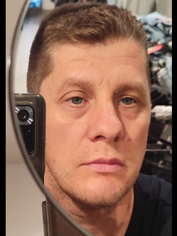 Roland, 44 �ves t�rskeres� f�rfi, Mez�k�vesd
