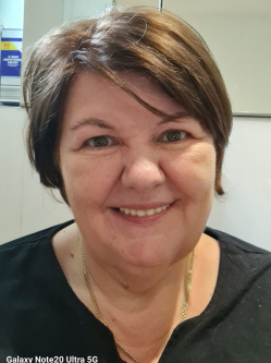 Ella, 58 �ves t�rskeres� n�, Bajororsz�g