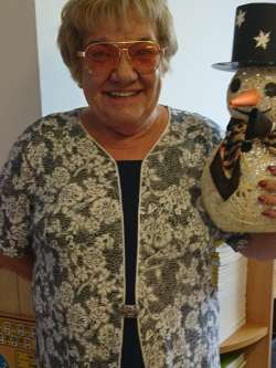Eva, 74 �ves t�rskeres� n�, Esztergom
