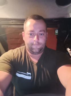 Erik, 30 �ves t�rskeres� f�rfi, Balatonbogl�r
