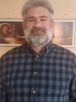 Roland, 46 �ves t�rskeres� f�rfi, Koz�rmisleny