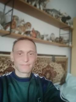 Zoltan, 52 �ves p�szt�i t�rskeres� f�rfi